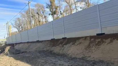 Ekrany dźwiękochłonne w Giżycku – kontrowersje wokół zasłoniętego jeziora Niegocin