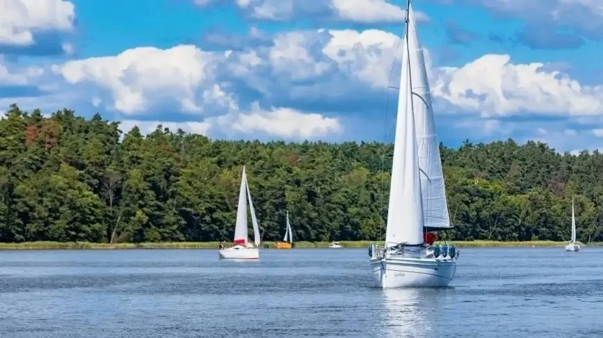 Rozpoczęcie sezonu żeglugowego na Wielkich Jeziorach Mazurskich – wyzwania i nowe rozwiązania
