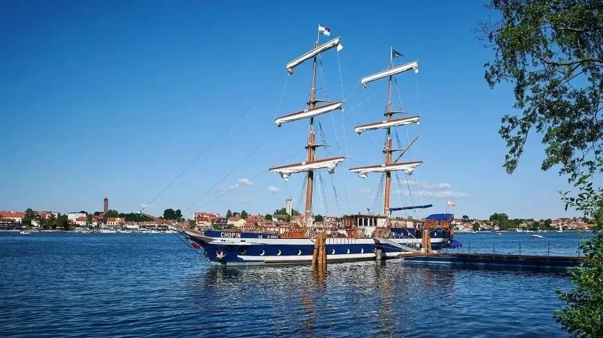 Statek Chopin na Mazurach.