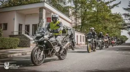 Ryk silników i chwila ciszy. 7. Rajd Motocyklowy Weteranów rusza z Giżycka