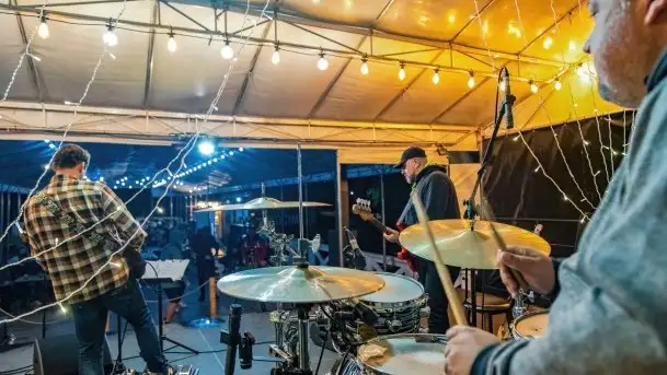 Bartek Grzanek podczas koncertu w Sztynorcie, sierpień 2021 - zdjęcie 1