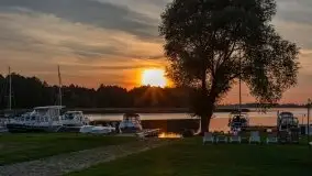 Ognisty zachód przy porcie Ognisty Ptak, jezioro Święcajty - zdjęcie 20