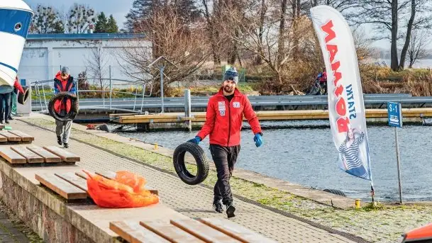 Fotorelacja z sprzątania dna w Ekomarinie Giżycko