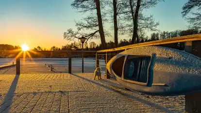 Wschód słońca w Strandzie nad jeziorem Kisajno