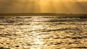 Zachód słońca nad Niegocinem widoczny z dzikiej plaży - zdjęcie 20