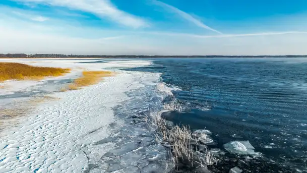Zima nad jeziorem Dargin, styczeń 2024 r.
