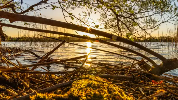 Zachód słońca nad jeziorem Salęt, kwiecień 2024 r.