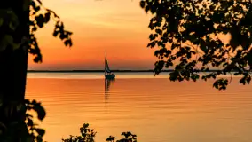 Zachód słońca nad jeziorem Dargin z komarami w planie - zdjęcie 10