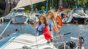 Żeglarska przygoda i rozwój emocjonalny: Unikalne obozy Ważka.net dla młodzieży - zdjęcie 35