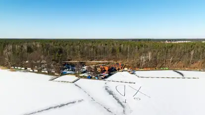 Port Pod Dębem w zimowym śnie i... białej odsłonie, luty 2025 r.