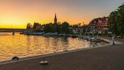 Mikołajki po zachodzie słońca, czerwiec 2025 r.