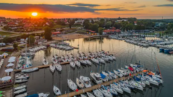 Zachód nad Wilkasami i portem AZS Wilkasy, sierpień 2025 r.