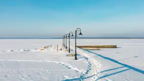 Marina Śniardwy i największe polskie jezioro w zimowej scenerii, styczeń 2026 r. - zdjęcie 4