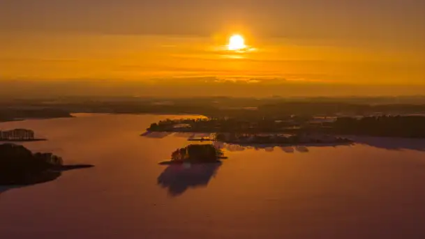 Zachód słońca nad jeziorem Ryńskim z drona, luty 2026 r.