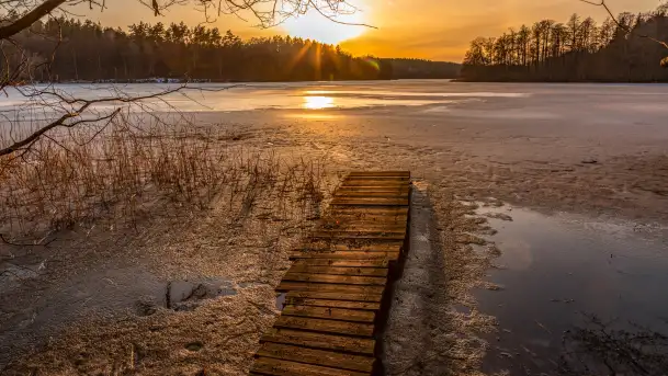 Zachód słońca nad jeziorem Ublik Mały, marzec 2026 r.