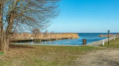 Wiosenna wersja portu w Popielnie, jezioro Śniardwy