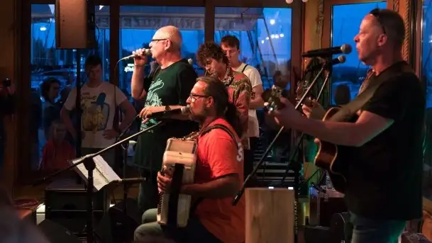 Zdjęcia: Port AZS-u oklaskiwał zespół Mechanicy Shanty