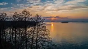 Marcowy zachód słońca nad jeziorem Dobskim - zdjęcie 2