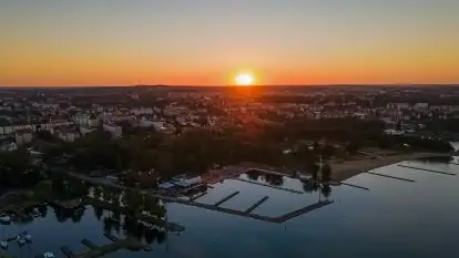 Wschód słońca w Giżycku, jezioro Niegocin