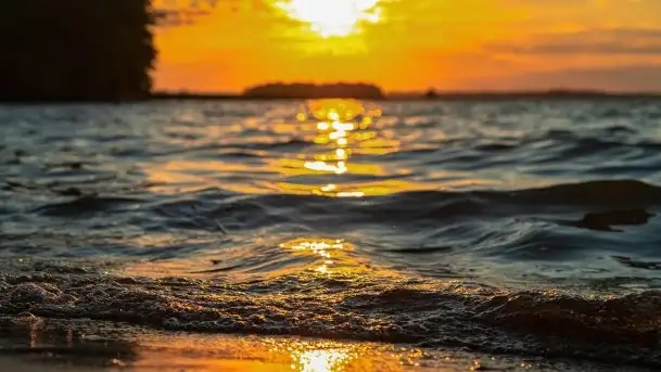 Zachód słońca nad jeziorem Dargin