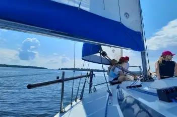 Rejsy jachtem żaglowym w Mikołajkach - zdjęcie 4