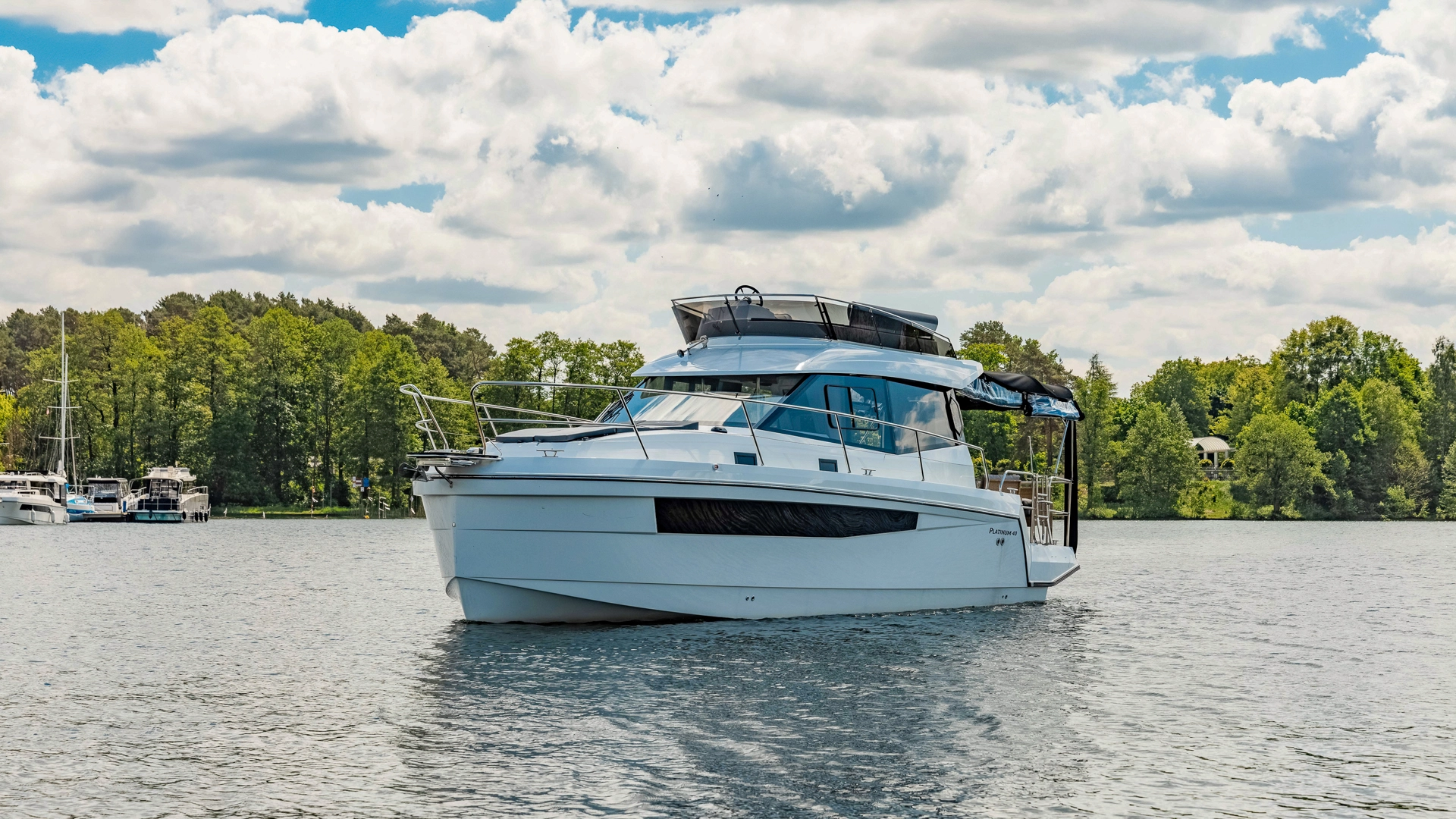 Używany jacht motorowy Platinum 40 Fly 110KM 3-kabinowy