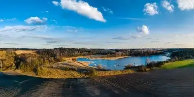 Jezioro Patelnia i Kruklanki w tle