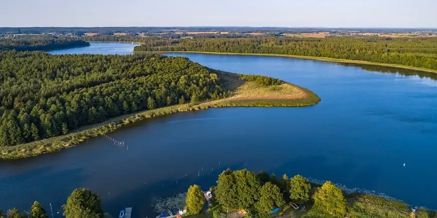 To jezioro łączy się z jeziorem Śniardwy - znasz je?